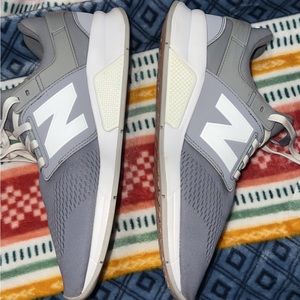 New balance tennis shoes